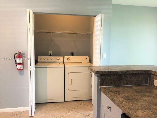 Building Photo - 8209 SW 25th Ct