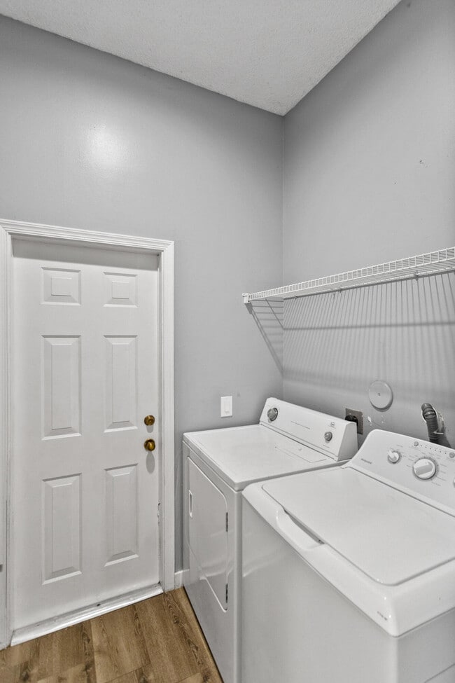 Building Photo - 1071 Bluewood Terrace