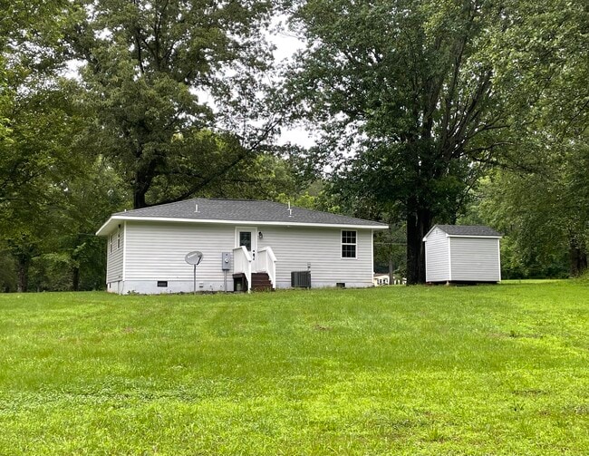 Building Photo - 5018 Holly Dr