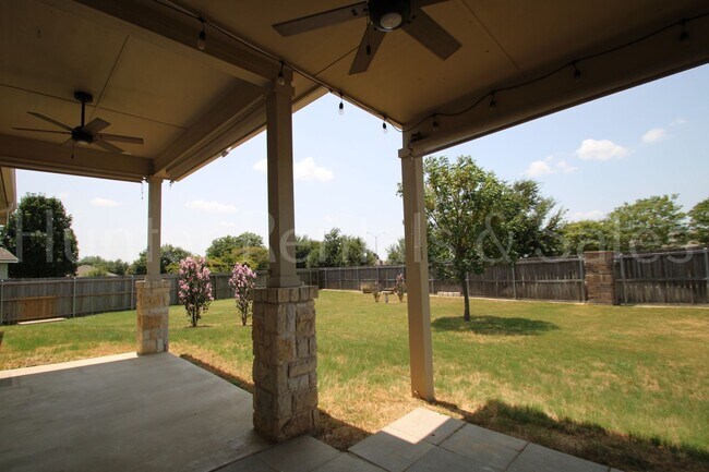 Building Photo - 1619 Neuberry Cliffe