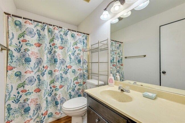 Building Photo - 16041 Stoneham Cir