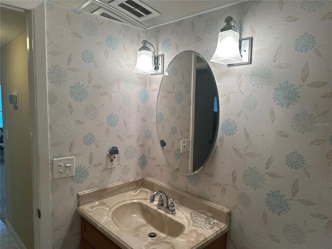 Building Photo - 3808 Gulf of Mexico Dr