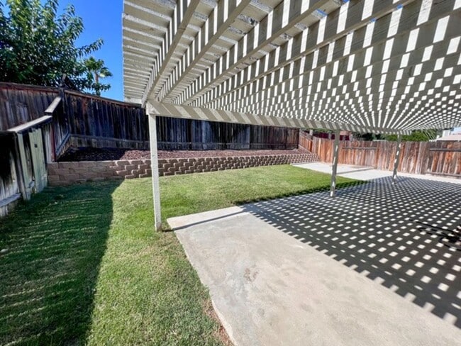 Building Photo - Coming Soon! 3 Bedroom SINGLE STORY home located in Murrieta for LEASE!