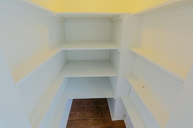 Building Photo - Elba &amp; Rendon St