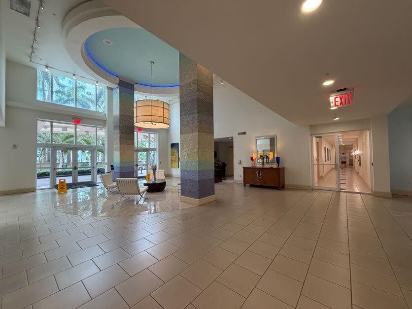 Building Photo - 2000 N Bayshore Dr