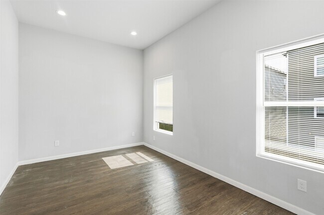 Building Photo - 4937 Ambient Dr