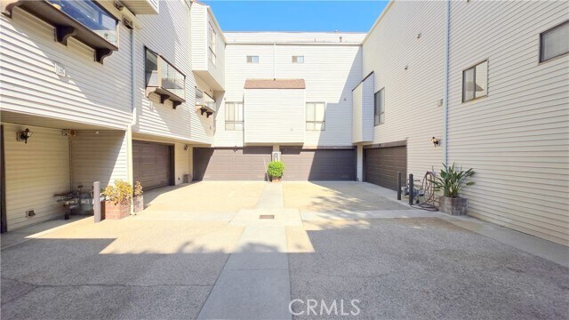 Building Photo - 800 W Naomi Ave