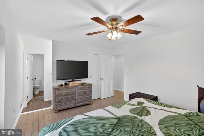 Building Photo - 7011 Fox Chase Rd