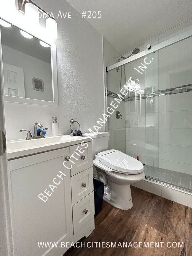 Building Photo - 1355 Loma Ave