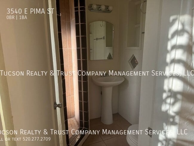 Building Photo - 3540 E Pima St