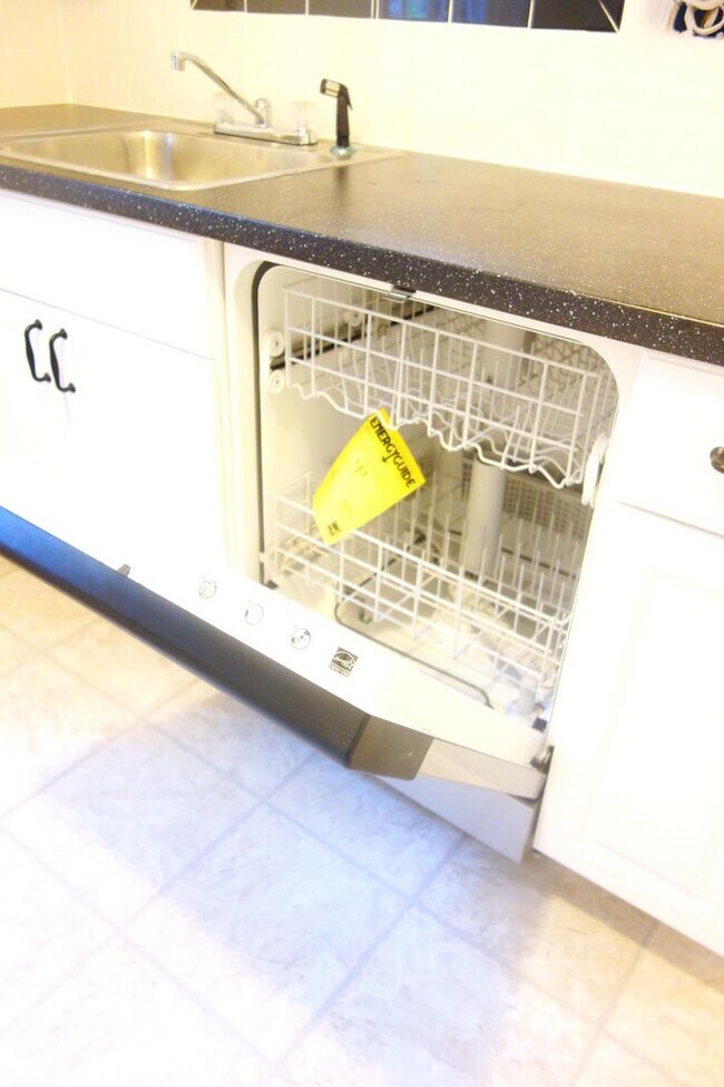 Building Photo - 8409 Greenwood Ave