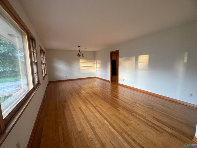Building Photo - 2103 Shannonhouse Rd SW