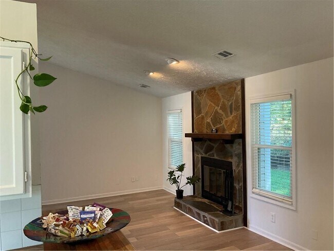 Building Photo - 225 Magnolia Tree Ct