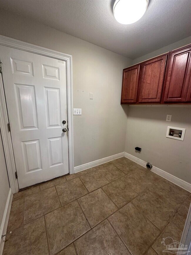 Building Photo - 1611 Luzon Ln