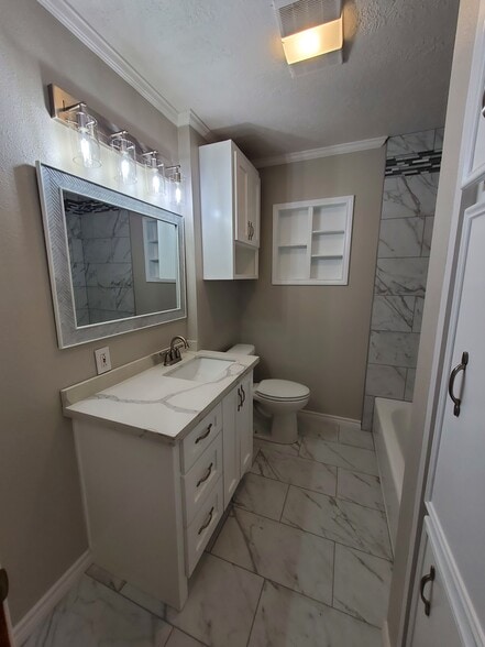 Building Photo - 4805 Lawndale Ave