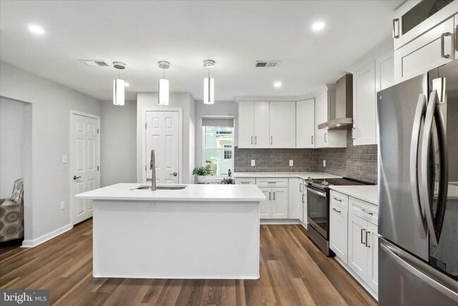 Building Photo - 408 Blue Ridge Ave NE