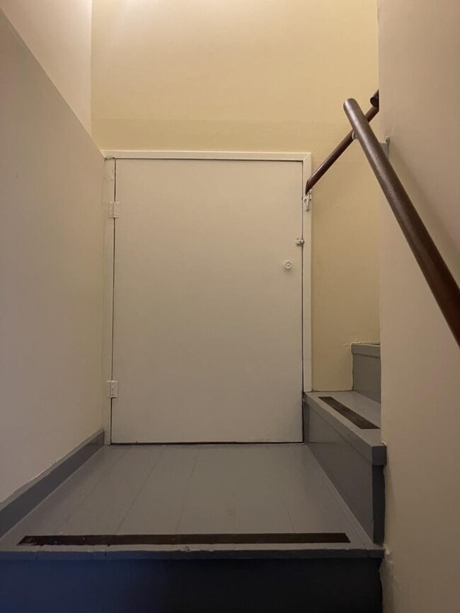 Building Photo - 265 Mastick Ave