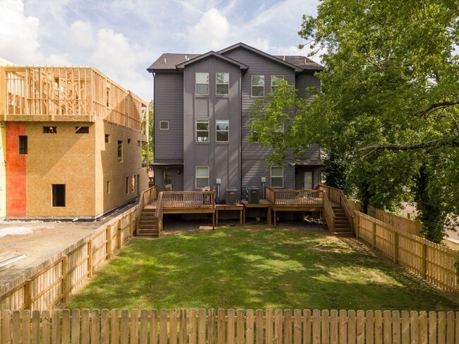 Building Photo - Great modern HPR with garage and view of t...