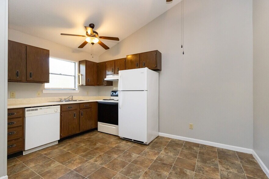 Building Photo - 52 Nicole Ln.