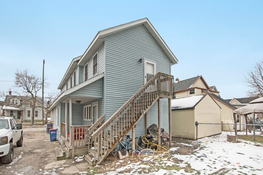 Building Photo - 334 Indiana ave sw