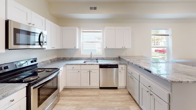 Primary Photo - 1214 Washtenaw Ct