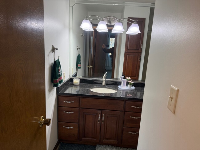 Building Photo - 13831 S Mallard Dr