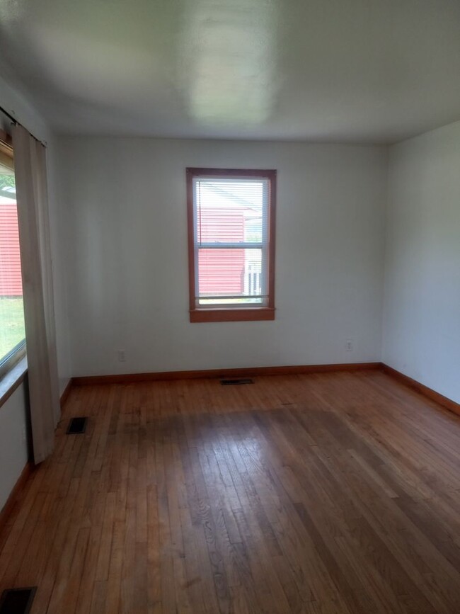 Building Photo - One Bedroom One Bath Ranch in Berrien Springs