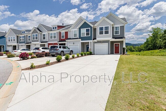 Building Photo - 30 Mardale Ln