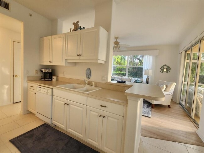 Building Photo - 4442 Corso Venetia Blvd