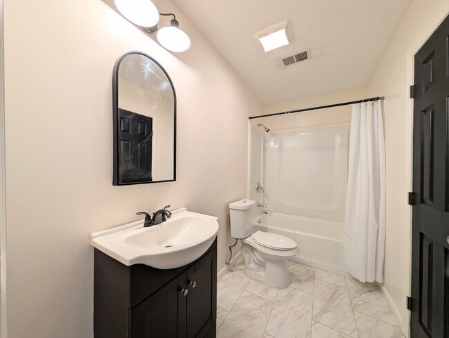 Building Photo - Fully Renovated 3BR/2BA, Fenced Yard, Pet-Friendly — Minutes to Fort Benning — Lawn Care, Pest Co...