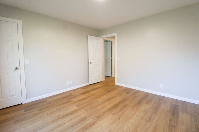 Building Photo - Beautifully Redone 3 Bedroom South Tulsa H...