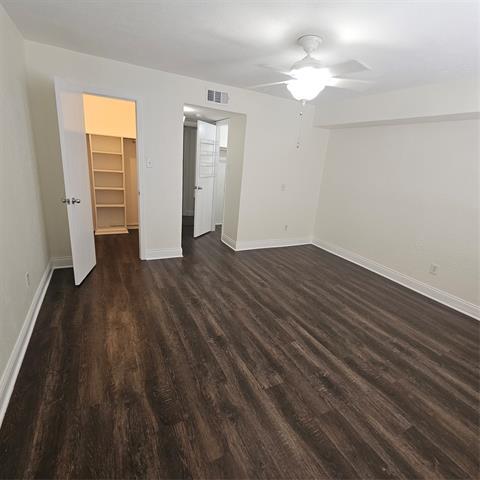 Building Photo - 7903 Meadow Park Dr
