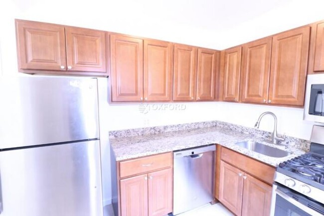 Building Photo - 2 bedroom in Queens NY 11374