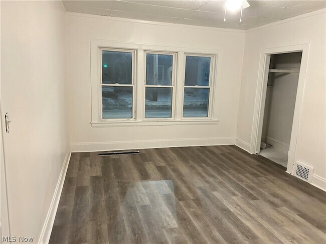 Building Photo - 2232 W 103rd St