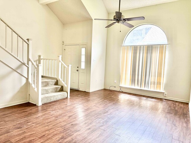 Building Photo - 9645 Siegen Ln