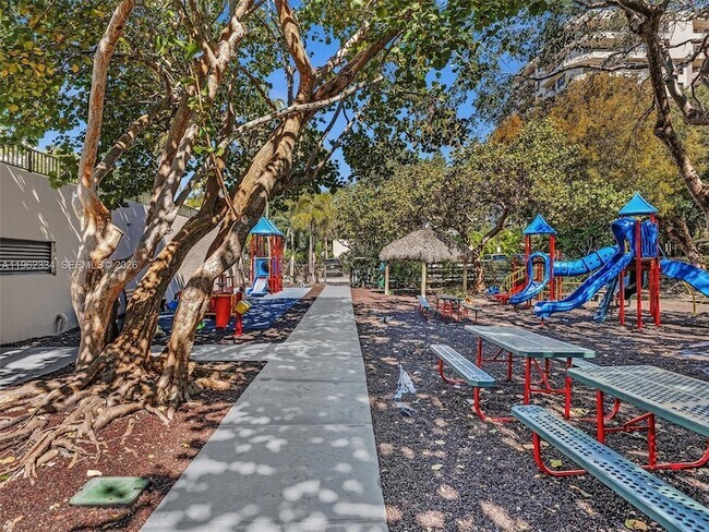 Building Photo - 101 Crandon Blvd