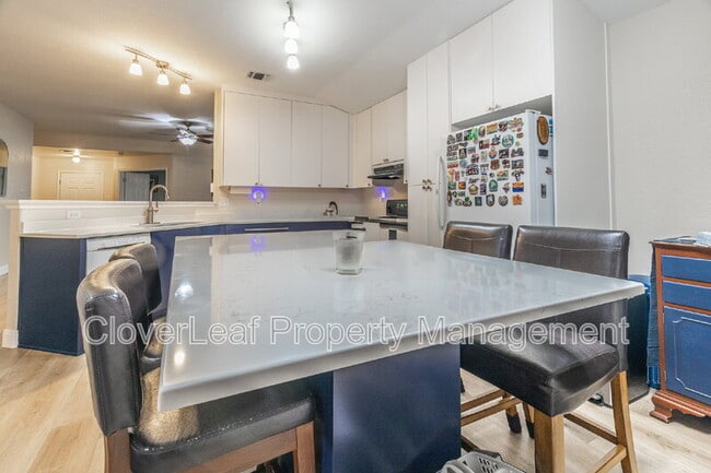 Building Photo - 4112 Cherry Tree Dr