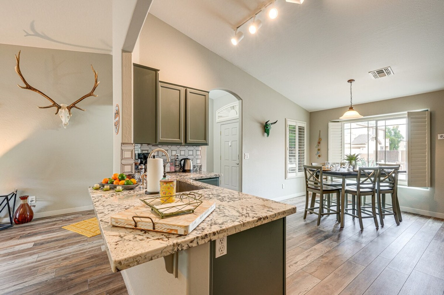 Building Photo - 2125 W Goldmine Mountain Dr