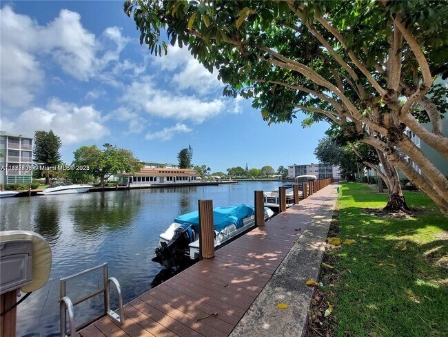 Building Photo - 2741 Taft St