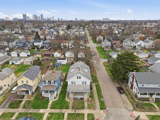 Building Photo - E Markison Ave