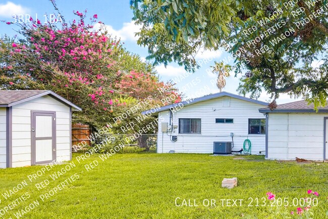 Building Photo - 271 Wayside Dr