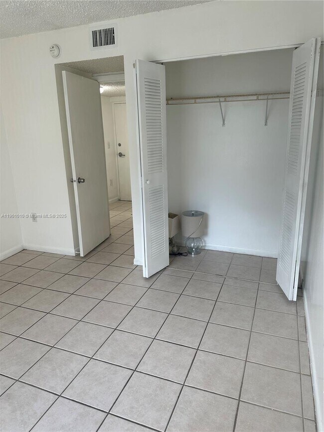 Building Photo - 519 SW 2nd St