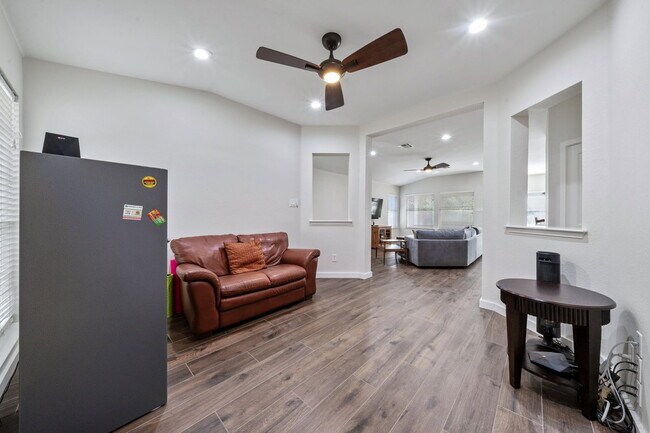 Building Photo - 8809 Corran Ferry Dr
