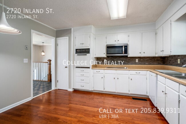 Building Photo - 2720 Inland St