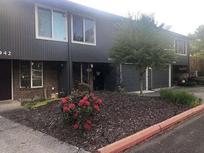 Building Photo - 6940 NE 13th Ave