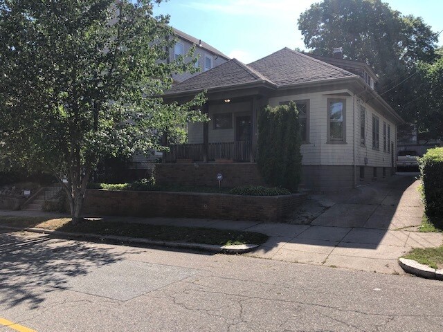 Building Photo - 24 Huxley Ave