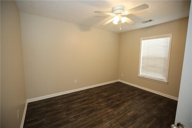 Building Photo - 173 Parkmont Ct