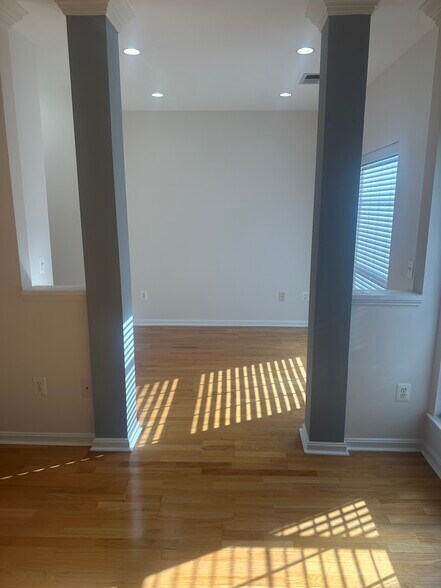 Office area - 4860 Eisenhower Ave