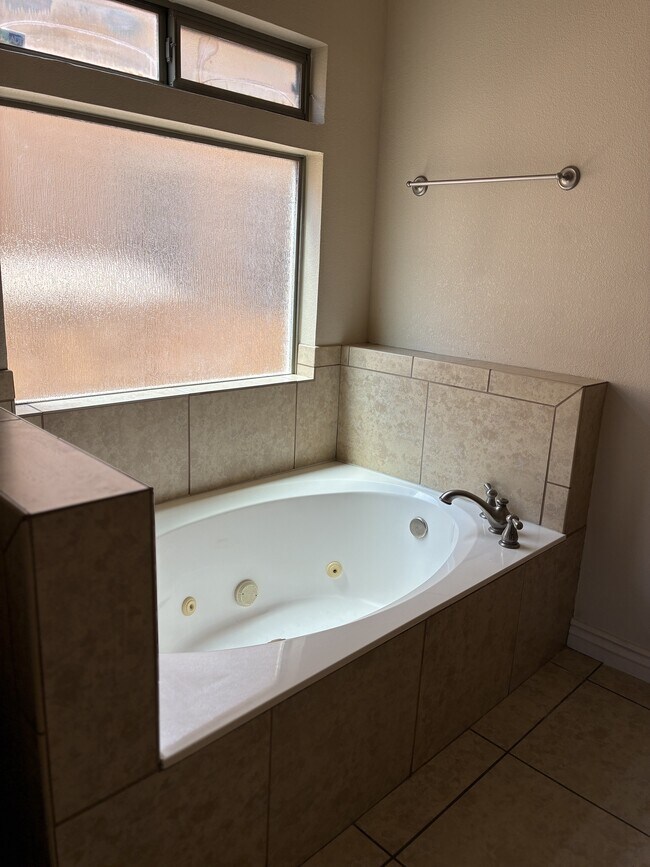 Building Photo - 3716 Almond Beach Dr