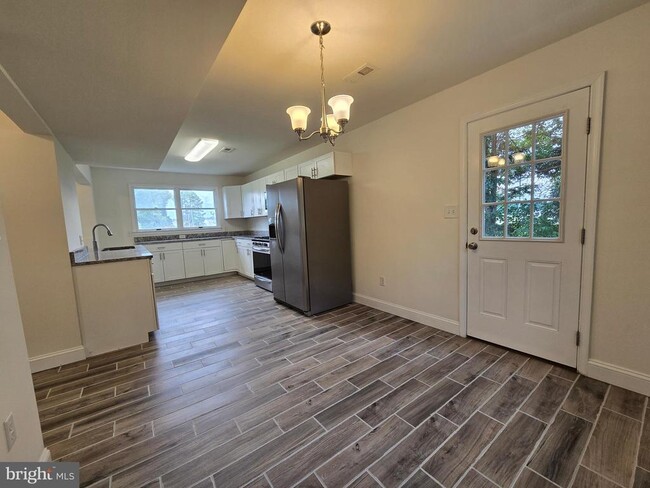 Building Photo - 490 Duck Creek Rd